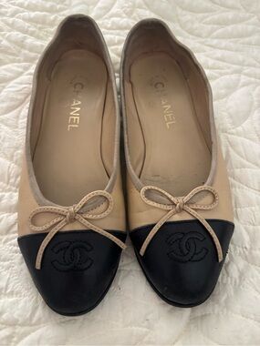 CHANEL Two-Tone Beige and Black Ballet Flats 37